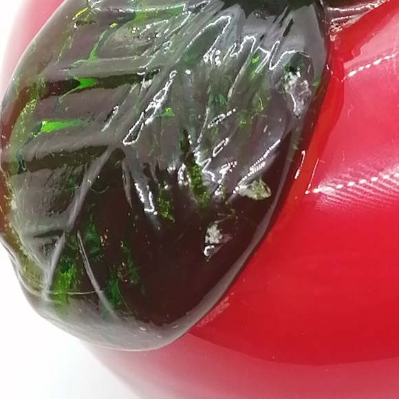 Art glass apple paperweight - Picture 7 of 13